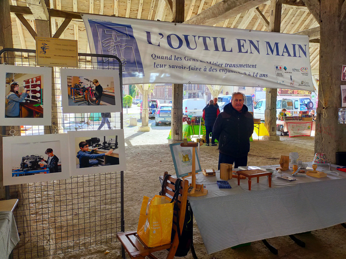 Stand de l'Outil en Main à la Fête des Croqueurs de Pommes
